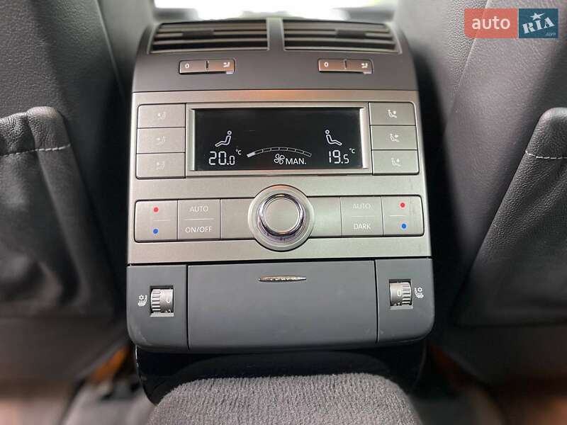 Седан Volkswagen Phaeton 2011 в Кременчуці