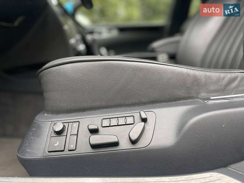 Седан Volkswagen Phaeton 2011 в Кременчуці