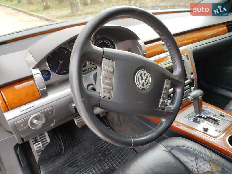 Седан Volkswagen Phaeton 2009 в Черновцах