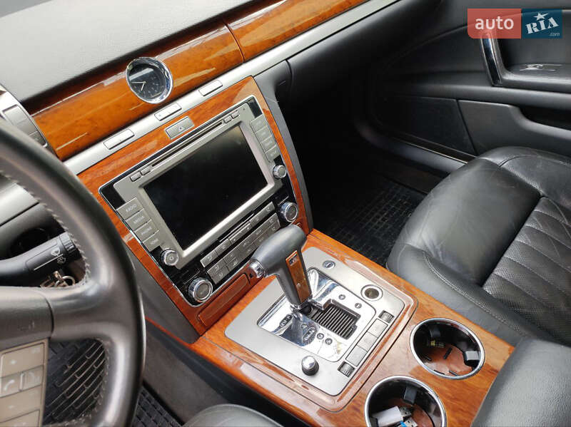 Седан Volkswagen Phaeton 2009 в Черновцах