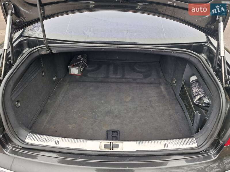 Седан Volkswagen Phaeton 2011 в Житомирі