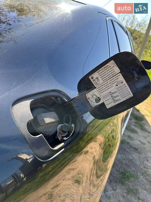 Седан Volkswagen Phaeton 2006 в Южноукраинске