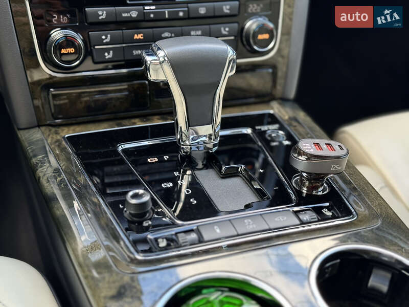Седан Volkswagen Phaeton 2014 в Киеве