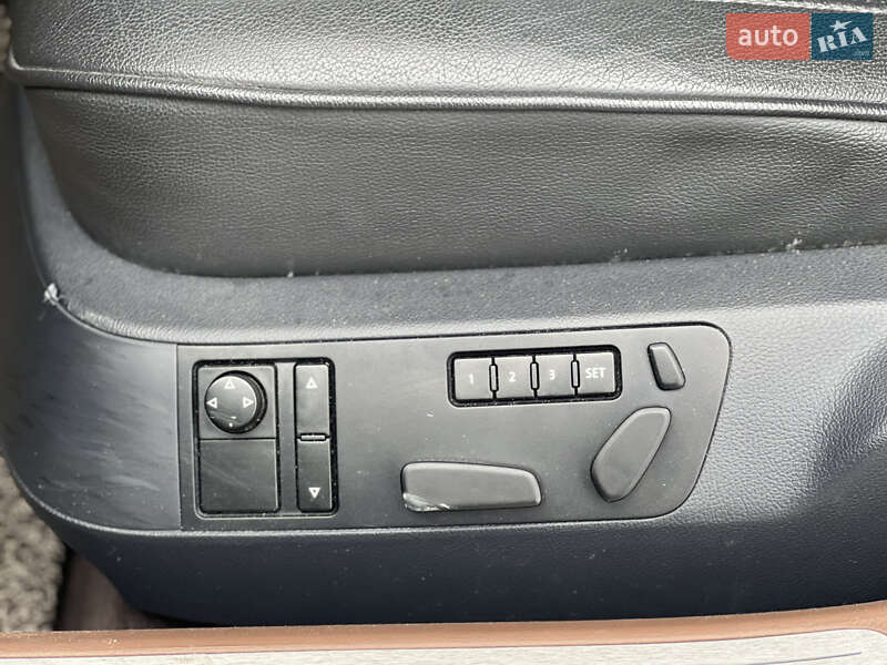 Седан Volkswagen Phaeton 2013 в Львові