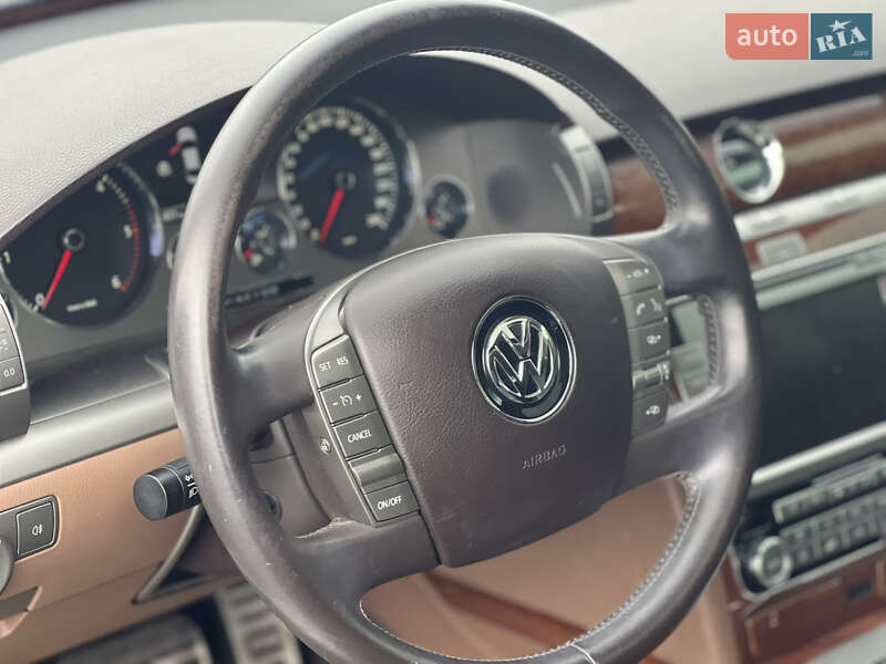 Седан Volkswagen Phaeton 2013 в Львові