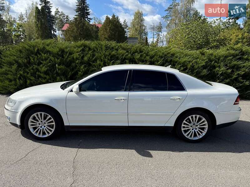 Седан Volkswagen Phaeton 2009 в Малине