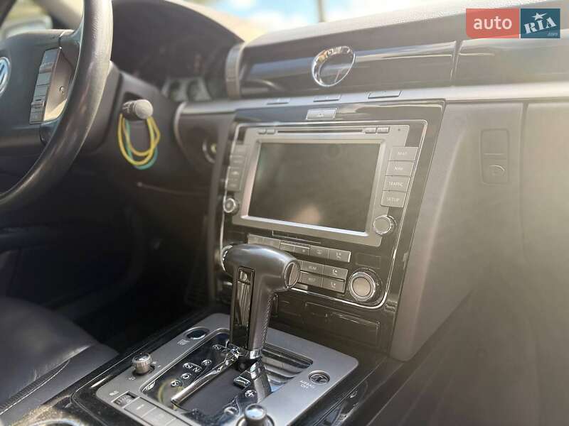 Седан Volkswagen Phaeton 2009 в Малине