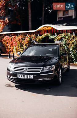 Седан Volkswagen Phaeton 2012 в Виннице