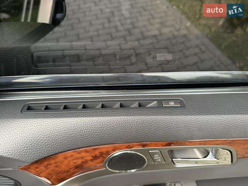 Седан Volkswagen Phaeton 2011 в Сваляві