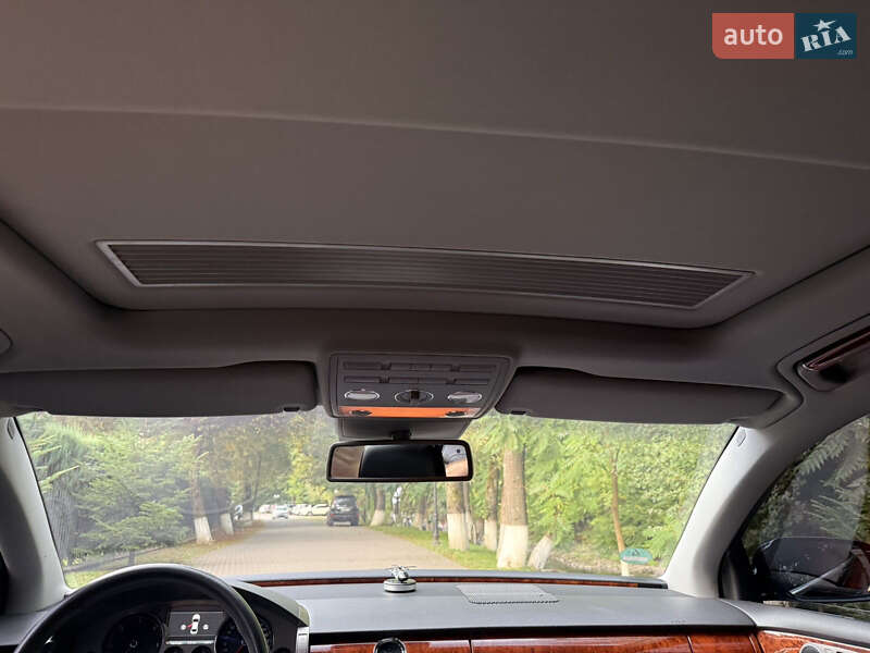 Седан Volkswagen Phaeton 2011 в Сваляві