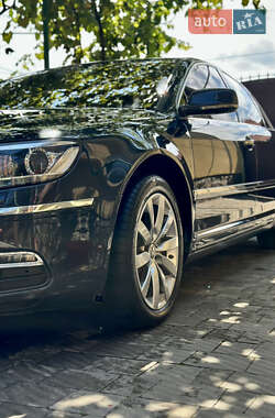 Седан Volkswagen Phaeton 2010 в Мукачево
