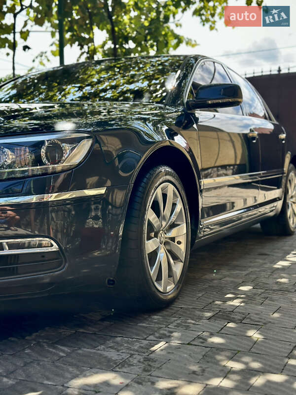 Седан Volkswagen Phaeton 2010 в Мукачево