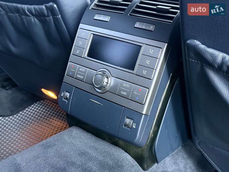 Седан Volkswagen Phaeton 2009 в Днепре