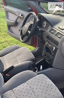 Хэтчбек Volkswagen Pointer 2006 в 