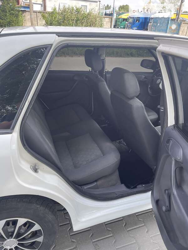 Хэтчбек Volkswagen Pointer 2004 в Львове