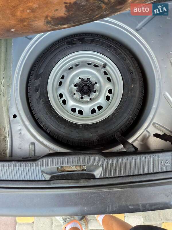 Хэтчбек Volkswagen Pointer 2004 в Обухове фото 26 Хэтчбек Volkswagen Pointer 2004 в Обухове