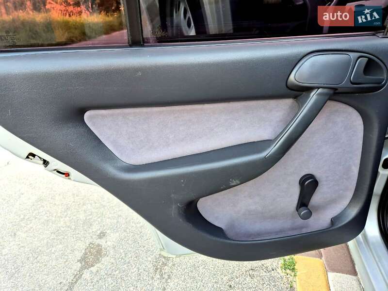 Хэтчбек Volkswagen Pointer 2004 в Обухове фото 33 Хэтчбек Volkswagen Pointer 2004 в Обухове