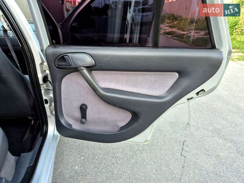 Хэтчбек Volkswagen Pointer 2004 в Обухове фото 37 Хэтчбек Volkswagen Pointer 2004 в Обухове