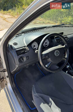 Хэтчбек Volkswagen Pointer 2005 в 
