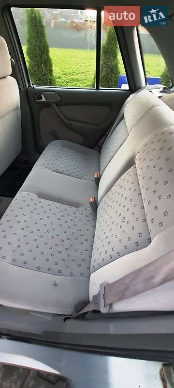 Хэтчбек Volkswagen Pointer 2006 в Черновцах фото 6 Хэтчбек Volkswagen Pointer 2006 в Черновцах
