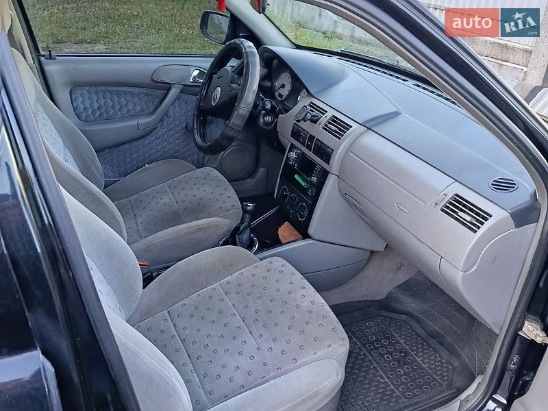 Хэтчбек Volkswagen Pointer 2006 в Черновцах