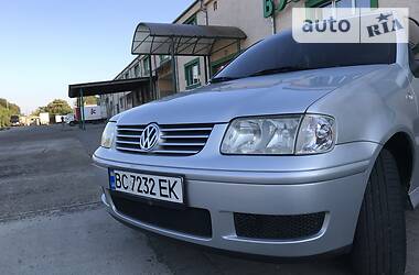Хетчбек Volkswagen Polo 2001 в 