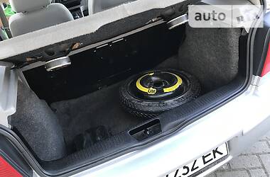 Хетчбек Volkswagen Polo 2001 в 