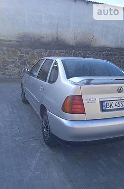 Седан Volkswagen Polo 2000 в Ровно