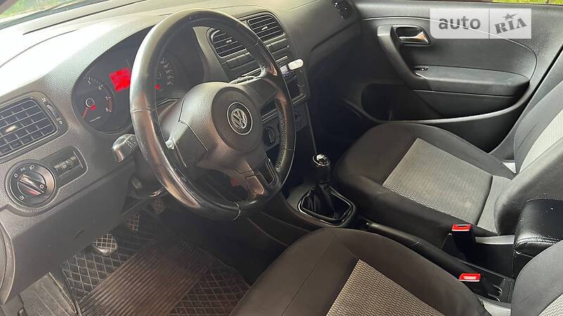 Седан Volkswagen Polo 2013 в Великому Березному