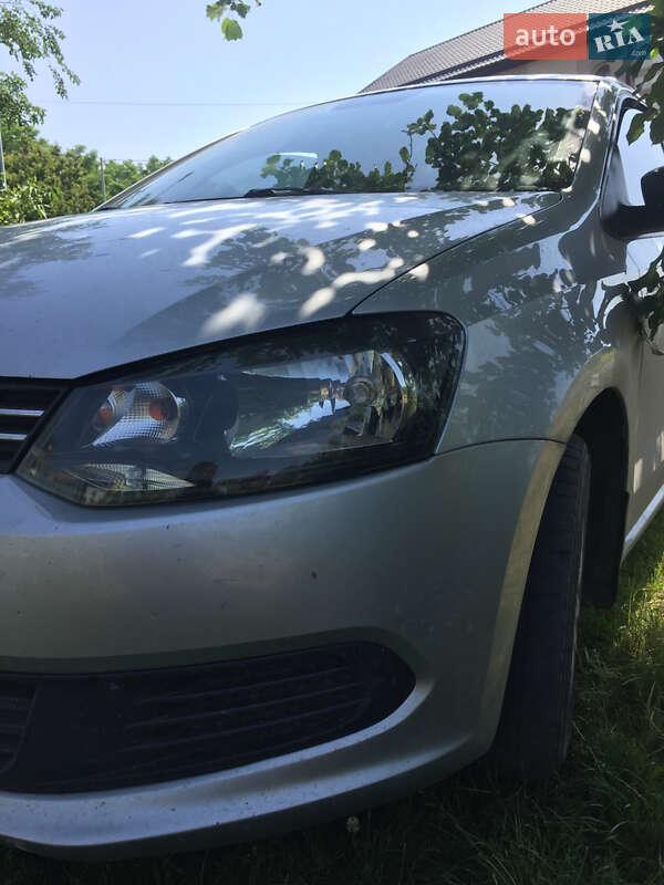 Седан Volkswagen Polo 2012 в Горішніх Плавнях