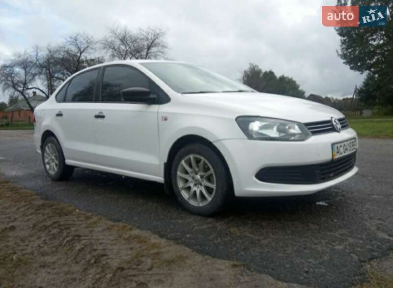 Седан Volkswagen Polo 2013 в Старій Вижівці
