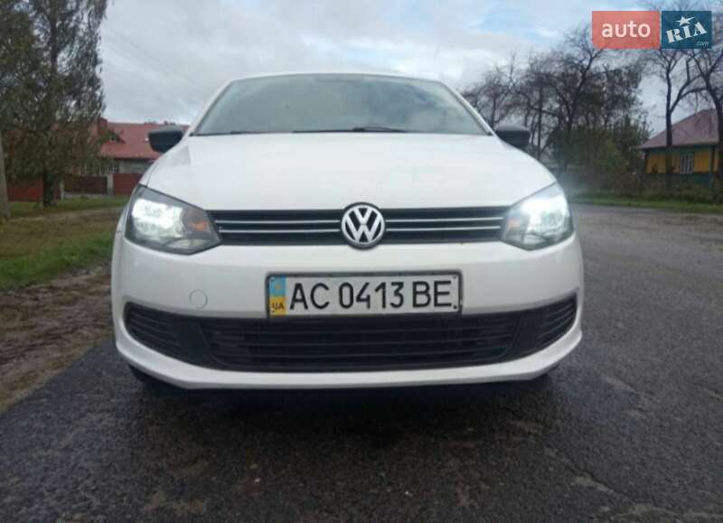 Седан Volkswagen Polo 2013 в Старій Вижівці