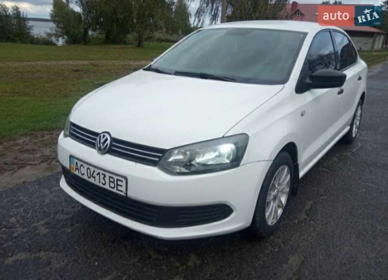 Седан Volkswagen Polo 2013 в Старій Вижівці