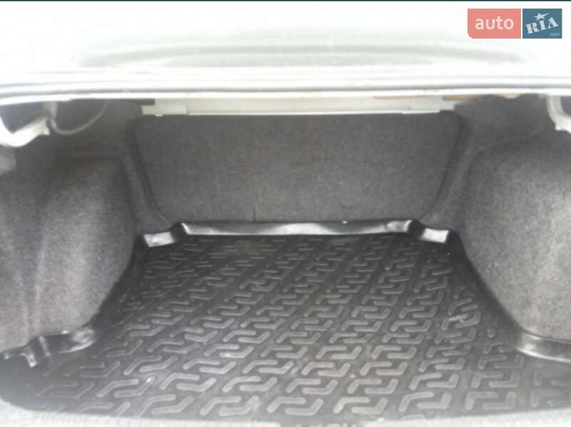 Седан Volkswagen Polo 2013 в Старій Вижівці