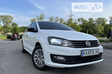 Седан Volkswagen Polo 2016 в 