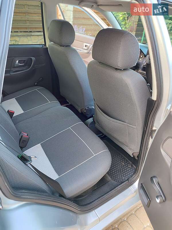 Седан Volkswagen Polo 2001 в Тернополе