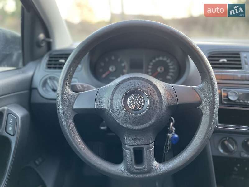 Седан Volkswagen Polo 2013 в Покровске