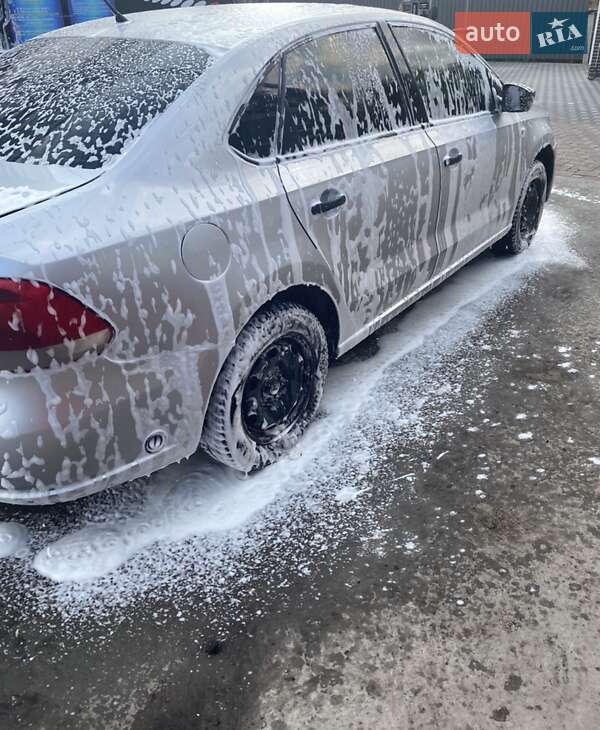 Седан Volkswagen Polo 2011 в Днепре