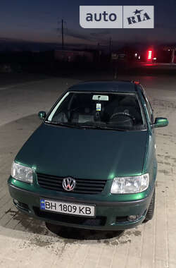 Хэтчбек Volkswagen Polo 2000 в Раздельной