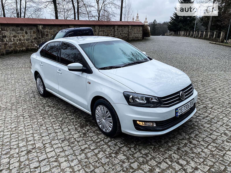 Седан Volkswagen Polo 2017 в Черновцах