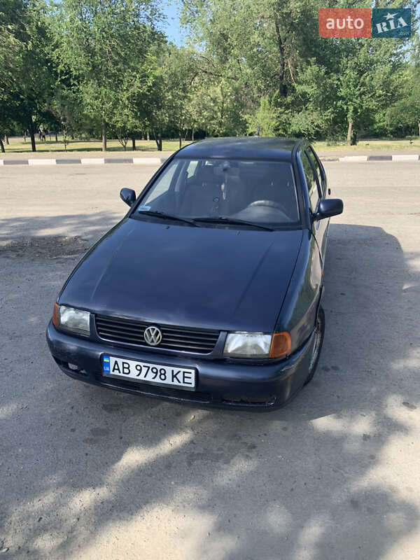 Седан Volkswagen Polo 1997 в Запорожье