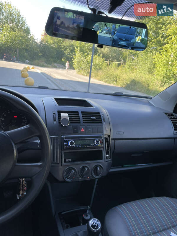 Хэтчбек Volkswagen Polo 2006 в Ужгороде