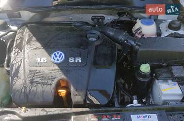 Седан Volkswagen Polo 2000 в 