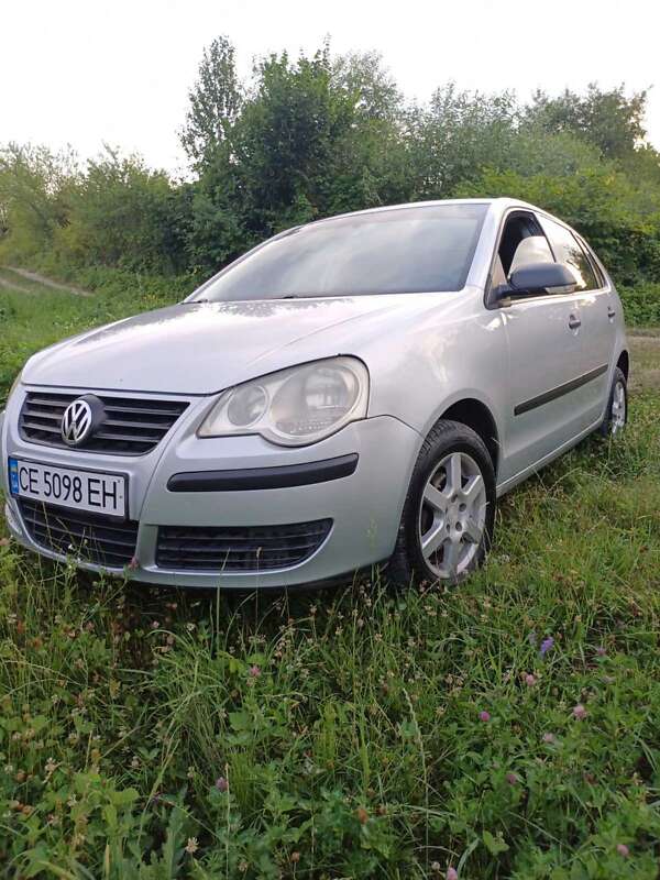 Хетчбек Volkswagen Polo 2006 в Чернівцях