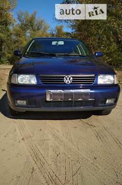 Седан Volkswagen Polo 2001 в Запорожье