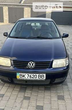 Хэтчбек Volkswagen Polo 2000 в Березному