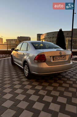 Седан Volkswagen Polo 2013 в Киеве