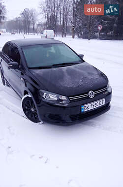 Седан Volkswagen Polo 2012 в Млиніві