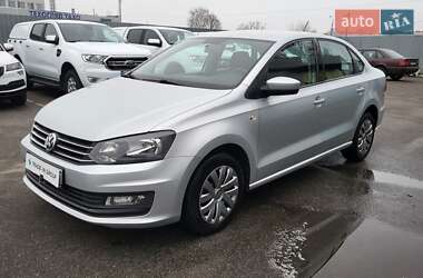 Седан Volkswagen Polo 2017 в Киеве