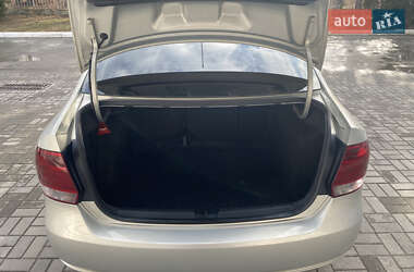Седан Volkswagen Polo 2011 в 